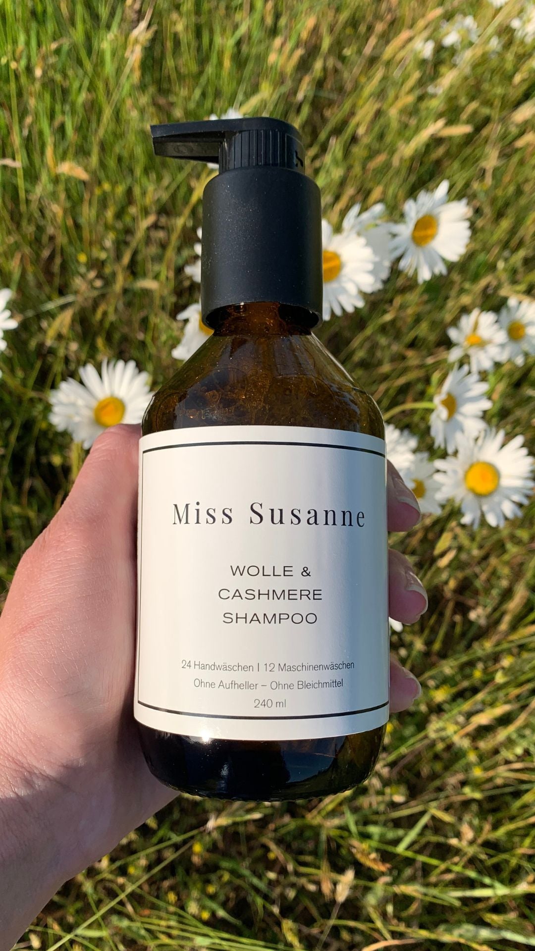 Rückfettendes Kaschmir Waschmitten in Glasflasche mit Pumpspender von Miss Susanne